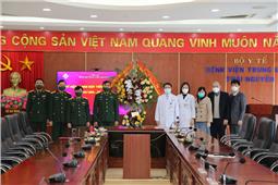 Quân khu chúc mừng Ngày Thầy thuốc Việt Nam 27-2 tại một số đơn vị
